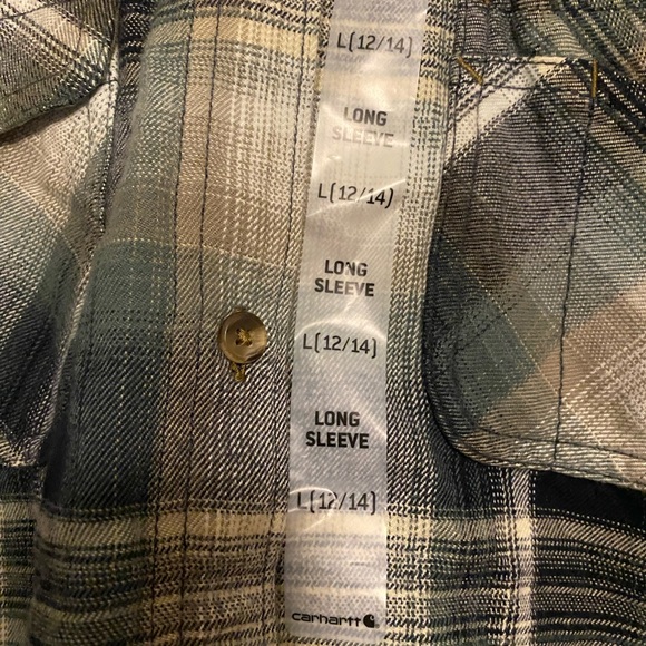 Carhartt Women’s long sleep button up flannel with hood. Size L. NWT - Picture 3 of 6
